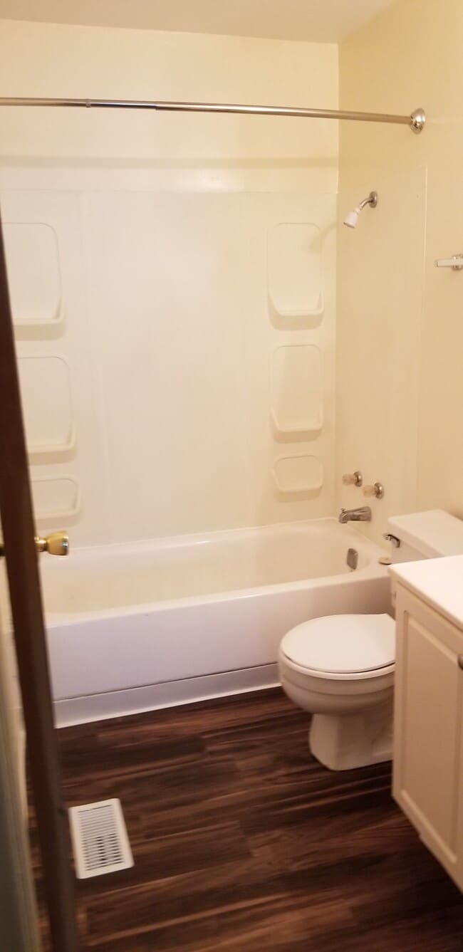 Building Photo - 3220 Ridgewood Dr