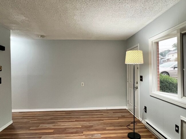 Building Photo - 909 Hamilton Ave