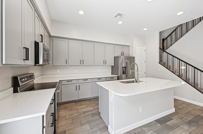Building Photo - 3025 N 37th Way