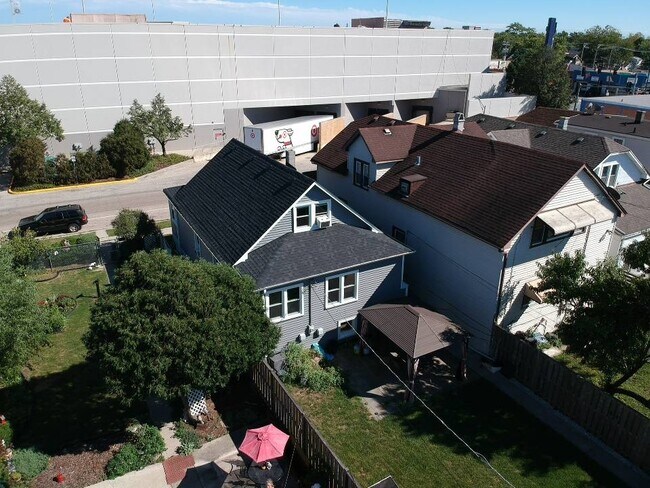 Building Photo - 4014 N Octavia Ave