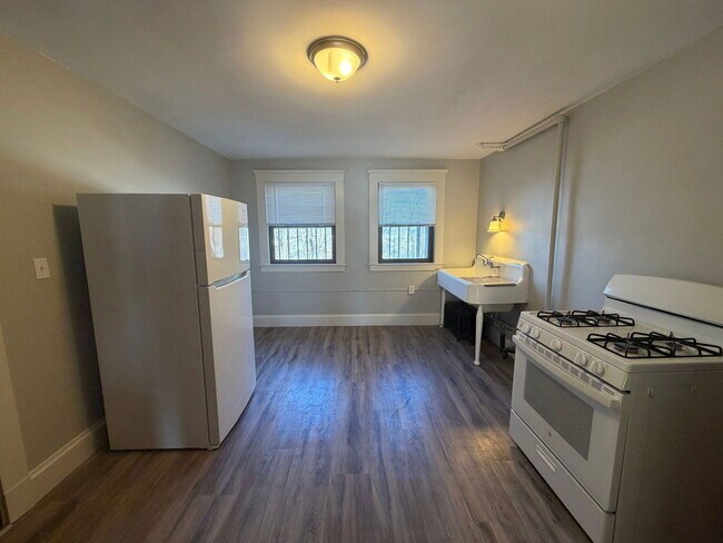 Foto del edificio - 248 N Main St