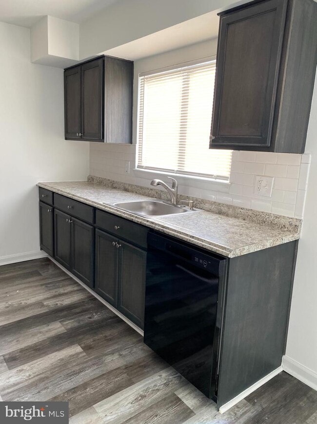 Building Photo - 9929 Shoshone Way