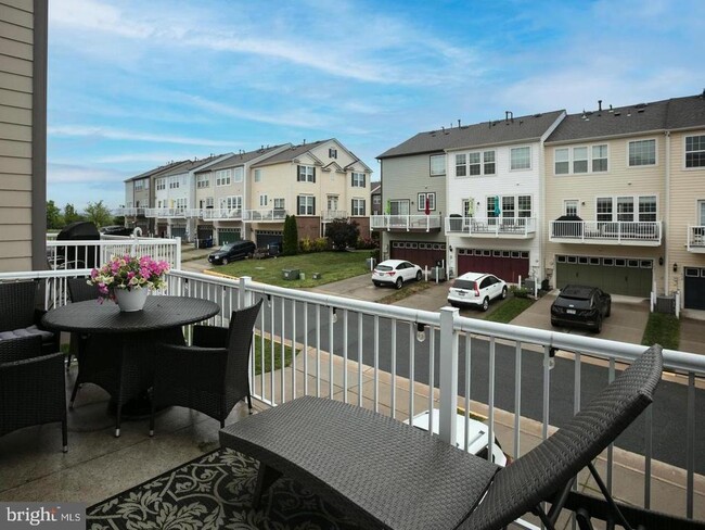 Building Photo - 328 Pink Azalea Terrace SE
