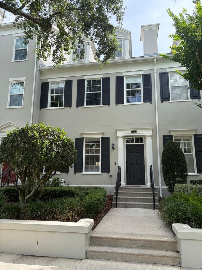 Building Photo - 537 Campus St