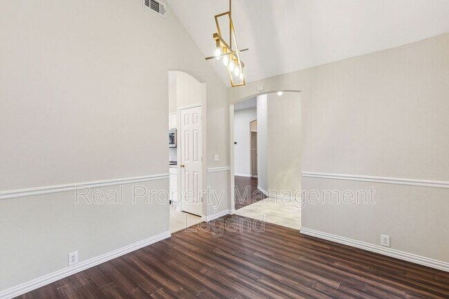 Foto del edificio - 4704 Holly Berry Dr