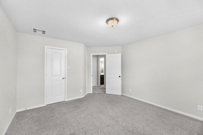 Foto del edificio - 24430 Piney Harbor Ln