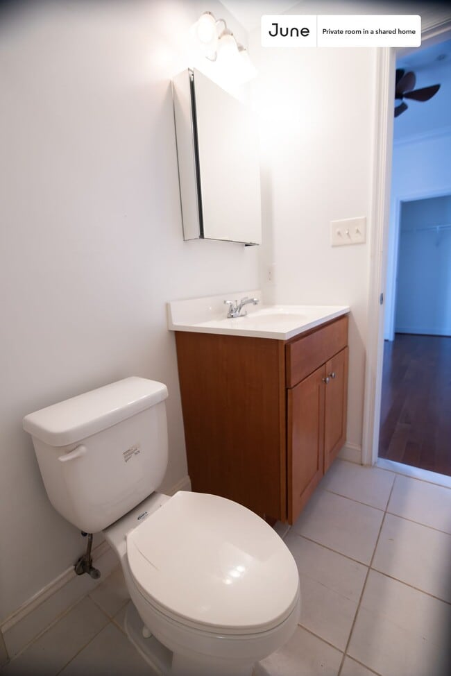 Building Photo - Room in Shared 3 bed/3.5 bath home