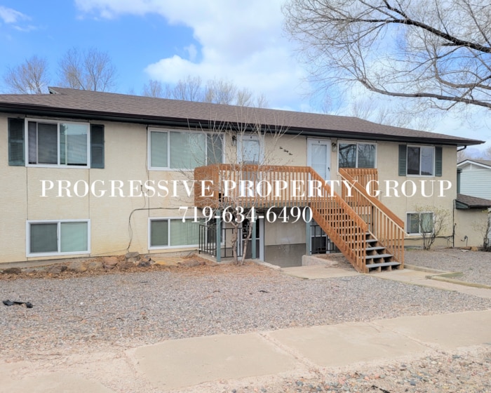Primary Photo - Fully Renovated 2 bed 1 bath apartment Clo...