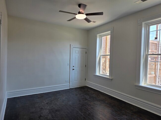 Foto del edificio - 3444 S Western Ave