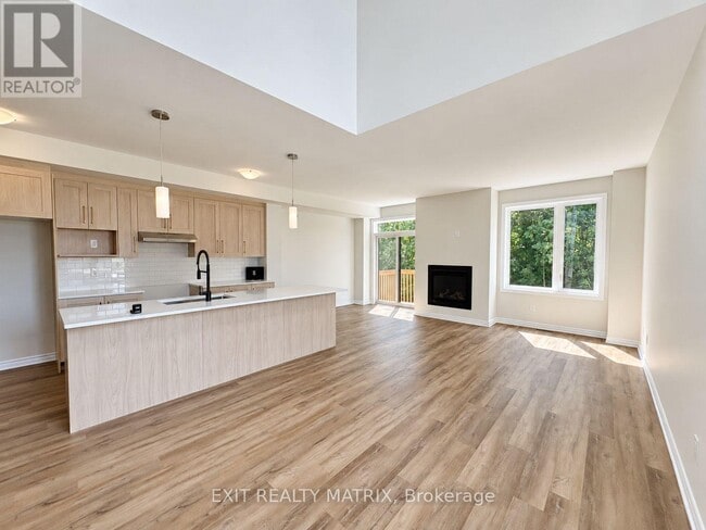 Building Photo - 279 Rue Labelle St