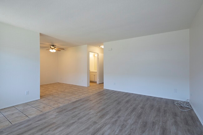 Building Photo - Oakdale Apartments