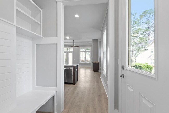 Foto del edificio - 523 Glenview Dr