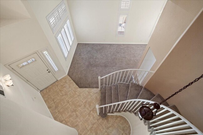 Foto del edificio - Spacious 4 Bd, 3 bth with in Summerlin with Beautiful Backyard and Bonus Space