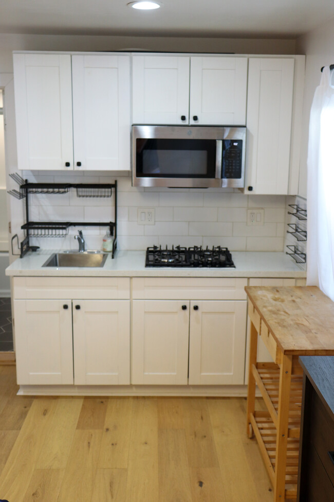 Kitchen - 4112 Menlo Ave
