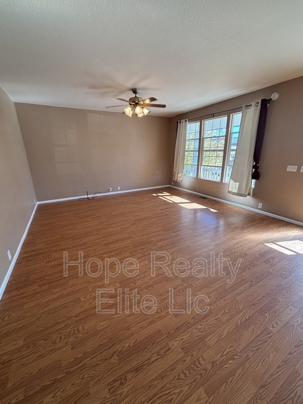 Foto del edificio - 7640 Fiona Ln