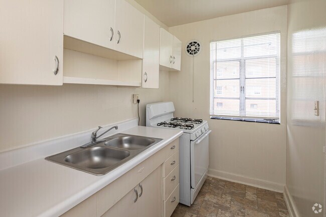 2 habitaciones, 1 baño - 873 pies cuadrados - Hillwood Manor Apartments