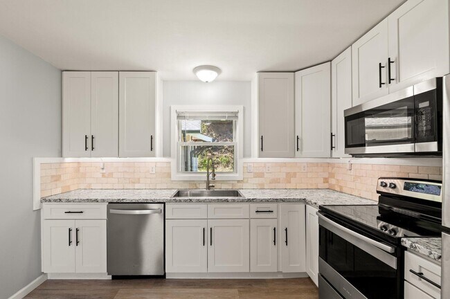 Building Photo - 925 Farragut Ave