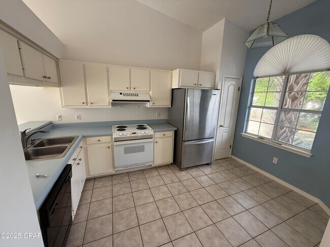 Foto del edificio - 212 Argonaut St