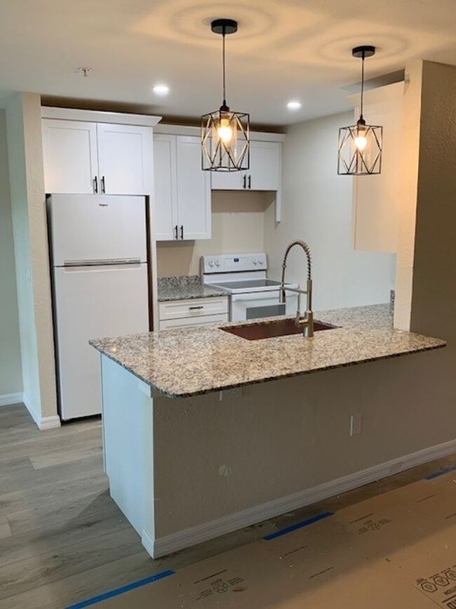 Building Photo - Central Park II Condos -  Downtown Sarasot...