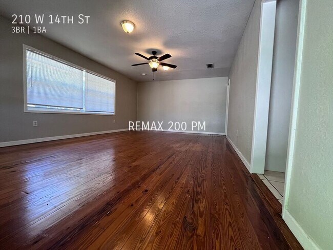 Foto del edificio - 210 W 14th St