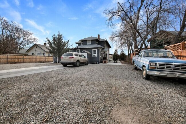 Foto del edificio - Charming Downtown 1-Bedroom in Historic Victorian Building