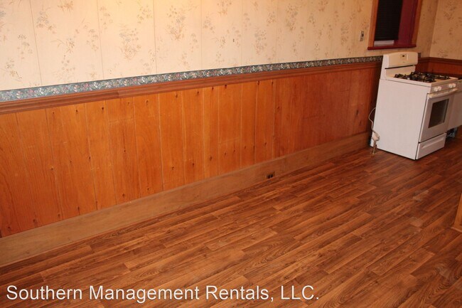Building Photo - 3 br, 1 bath House - 16 York Street