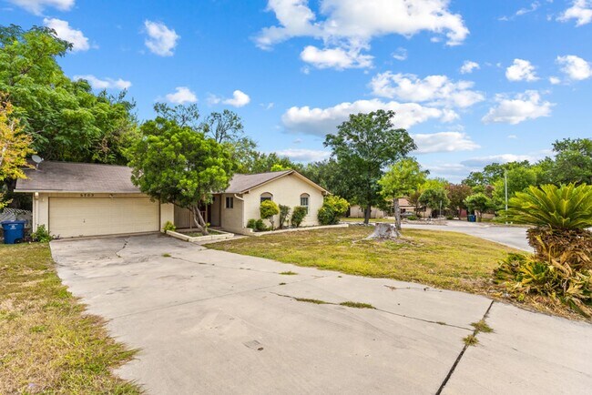 Photo - Charming Home Awaits: Spacious & in a Prim...