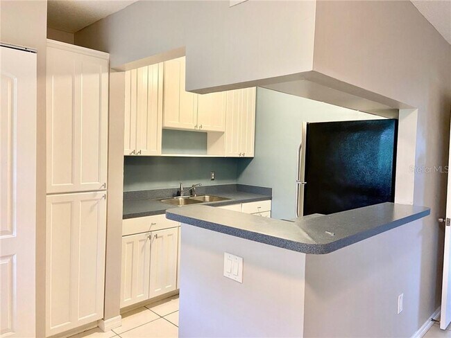 Foto del edificio - 851 Miles Ave