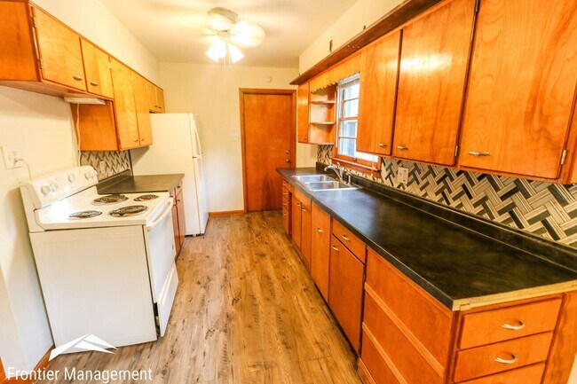 5 br, 2 bath House - 1416 Hillcrest photo'
