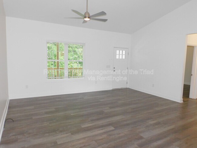 Foto del edificio - 3773 Hinshaw Country Rd
