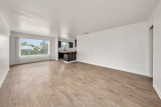 Building Photo - Charming 3BR, 1BA House with Private Backyard