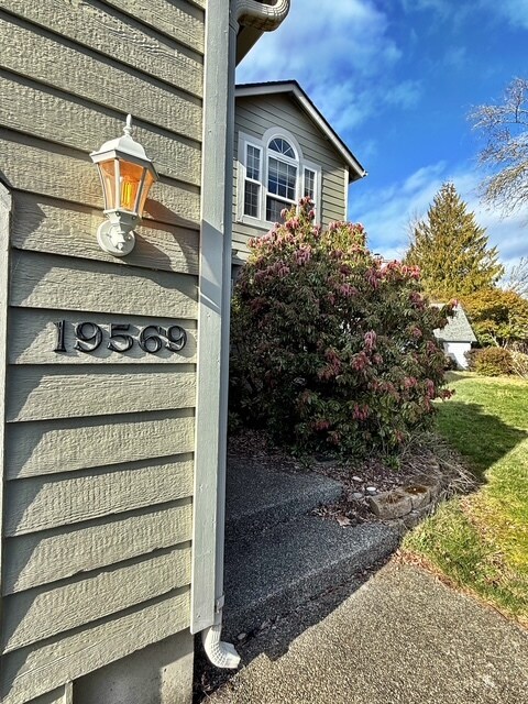 Building Photo - 19569 23rd Ave NE