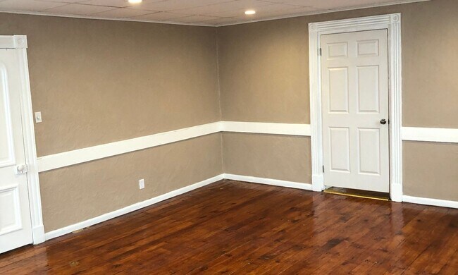 Living room - 135 Main St