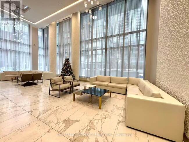 Photo du bâtiment - 32 Forest Manor Rd