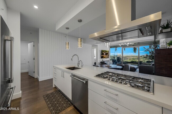 Foto del edificio - 7120 E Kierland Blvd