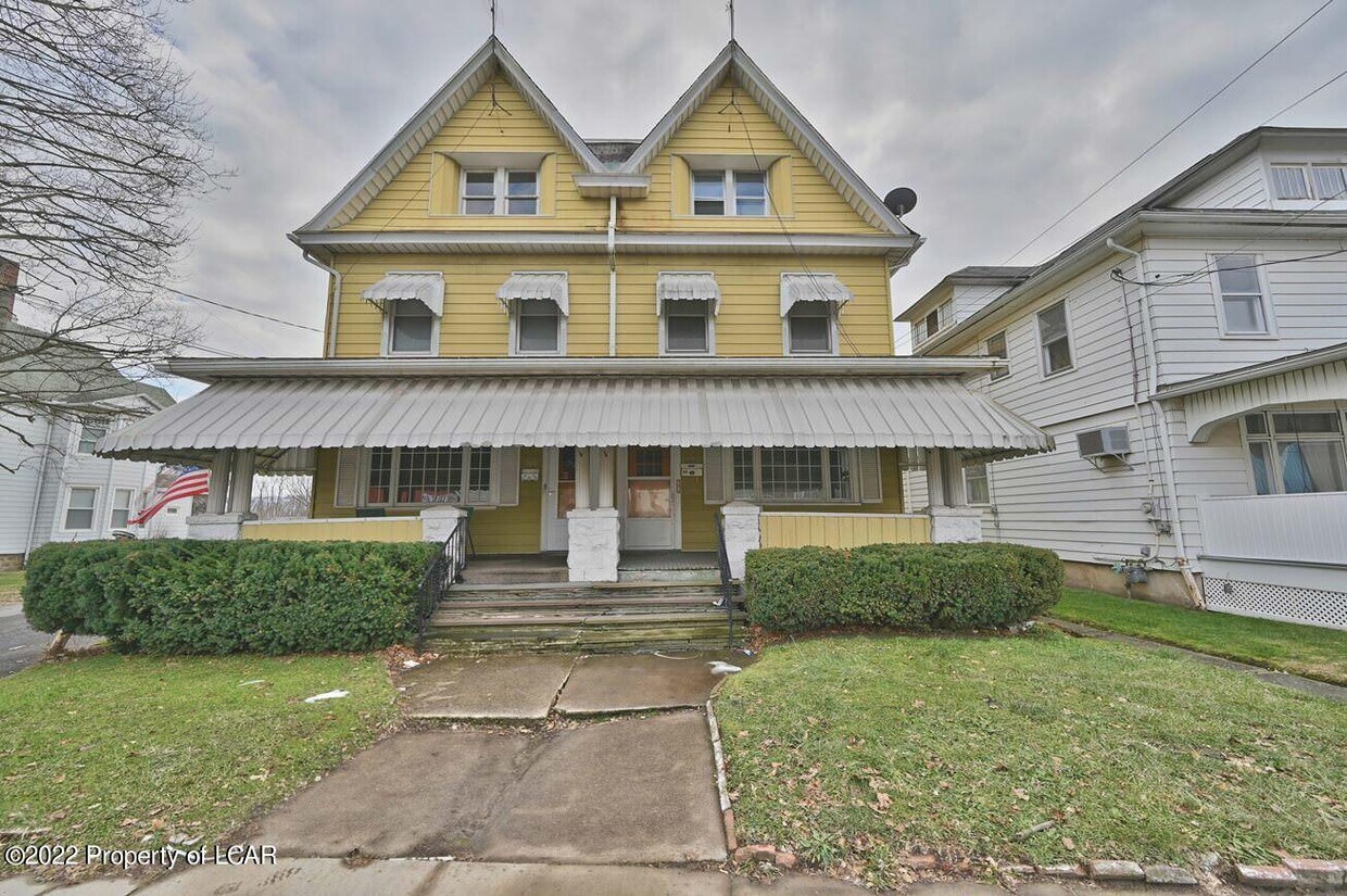 Primary Photo - 302 W Main St