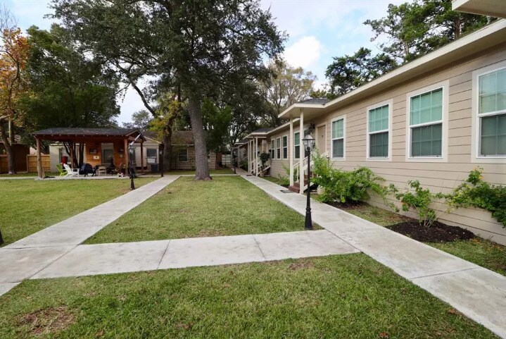 Primary Photo - 2 Mockingbird Circle
