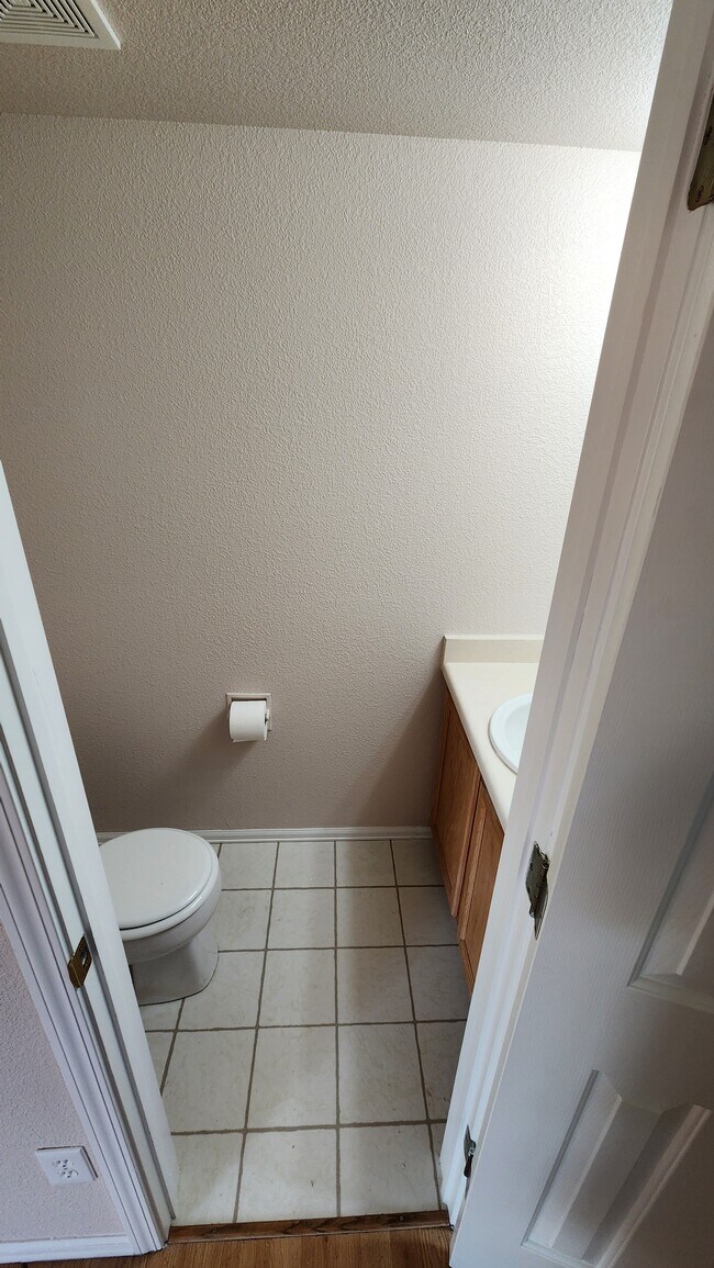 Planta principal, medio baño - 7944 Antelope Valley Pt