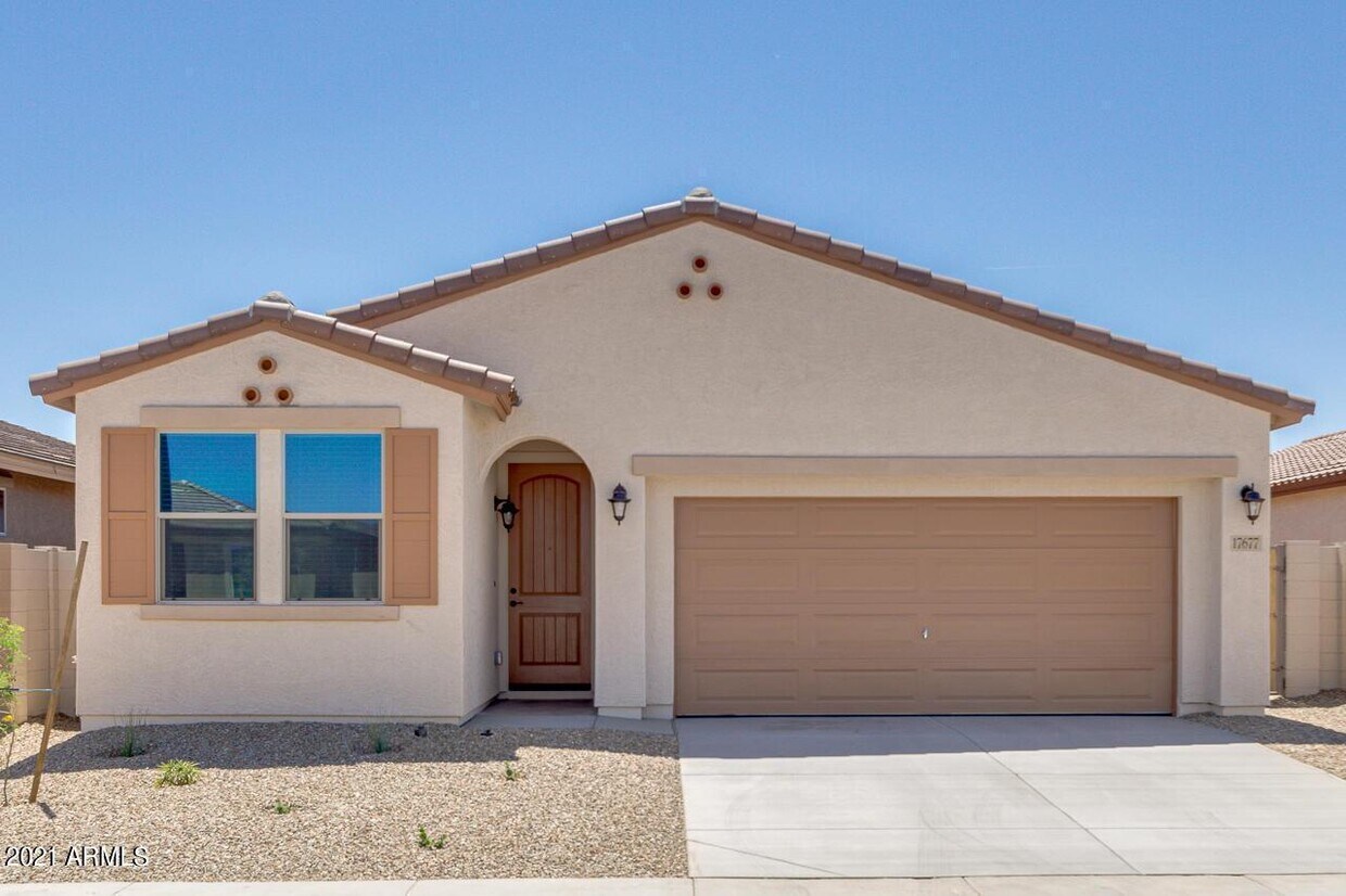 Foto principal - 17677 W Country Club Terrace