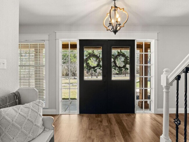 Foto del edificio - 1691 Lake Vernon Rd