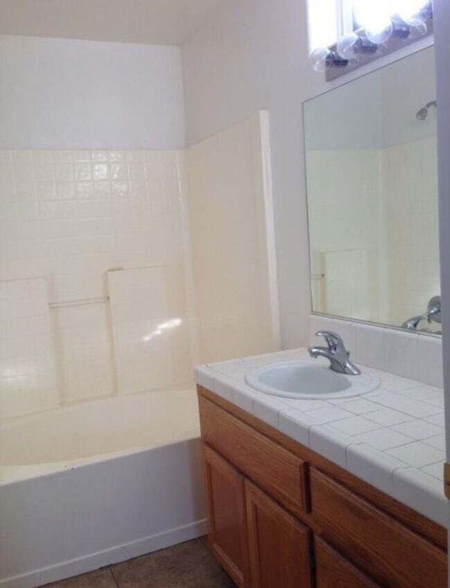 Foto del edificio - Northwest Bakersfield Rental – Available Now