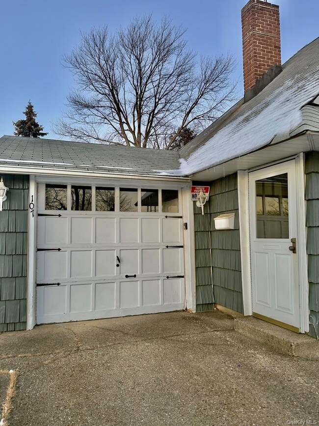 Building Photo - 107 Ball Park Ln