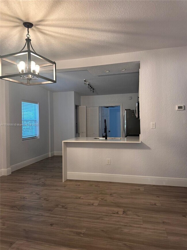 Foto del edificio - 1733 SW 13th St