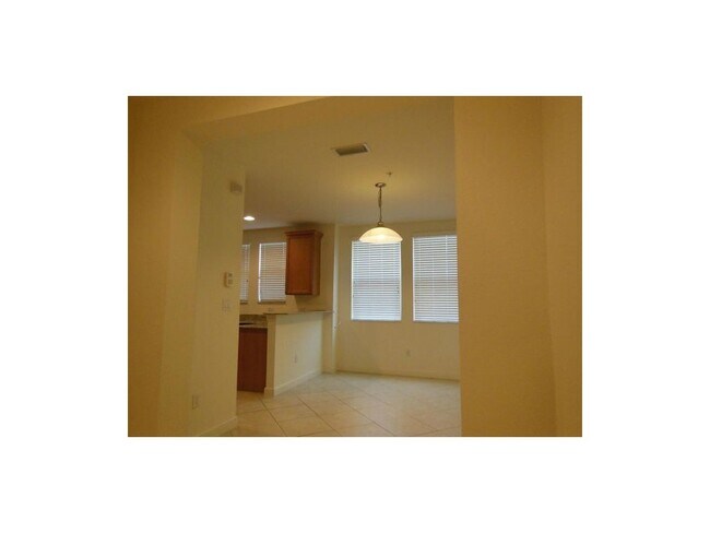 Building Photo - 410 Amador Ln
