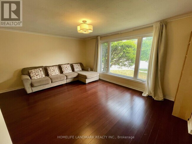 Building Photo - 23 Beethoven Ct