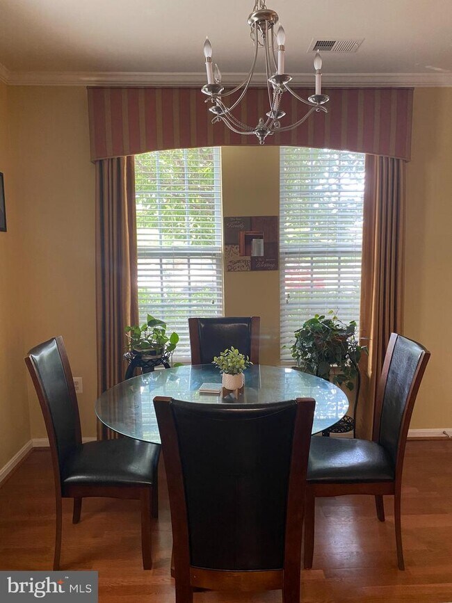 Foto del edificio - 21228 McFadden Square