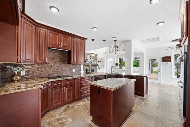 Foto del edificio - 7211 Savannah Glen Ln