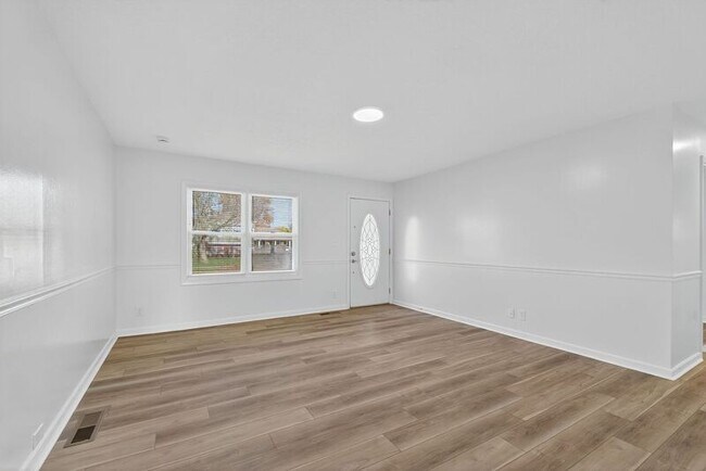 Foto del edificio - 4781 Frost Ave