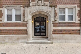 Building Photo - 33 S Iowa Ave