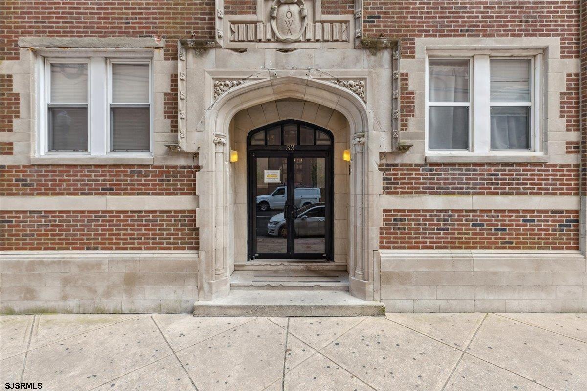 Primary Photo - 33 S Iowa Ave